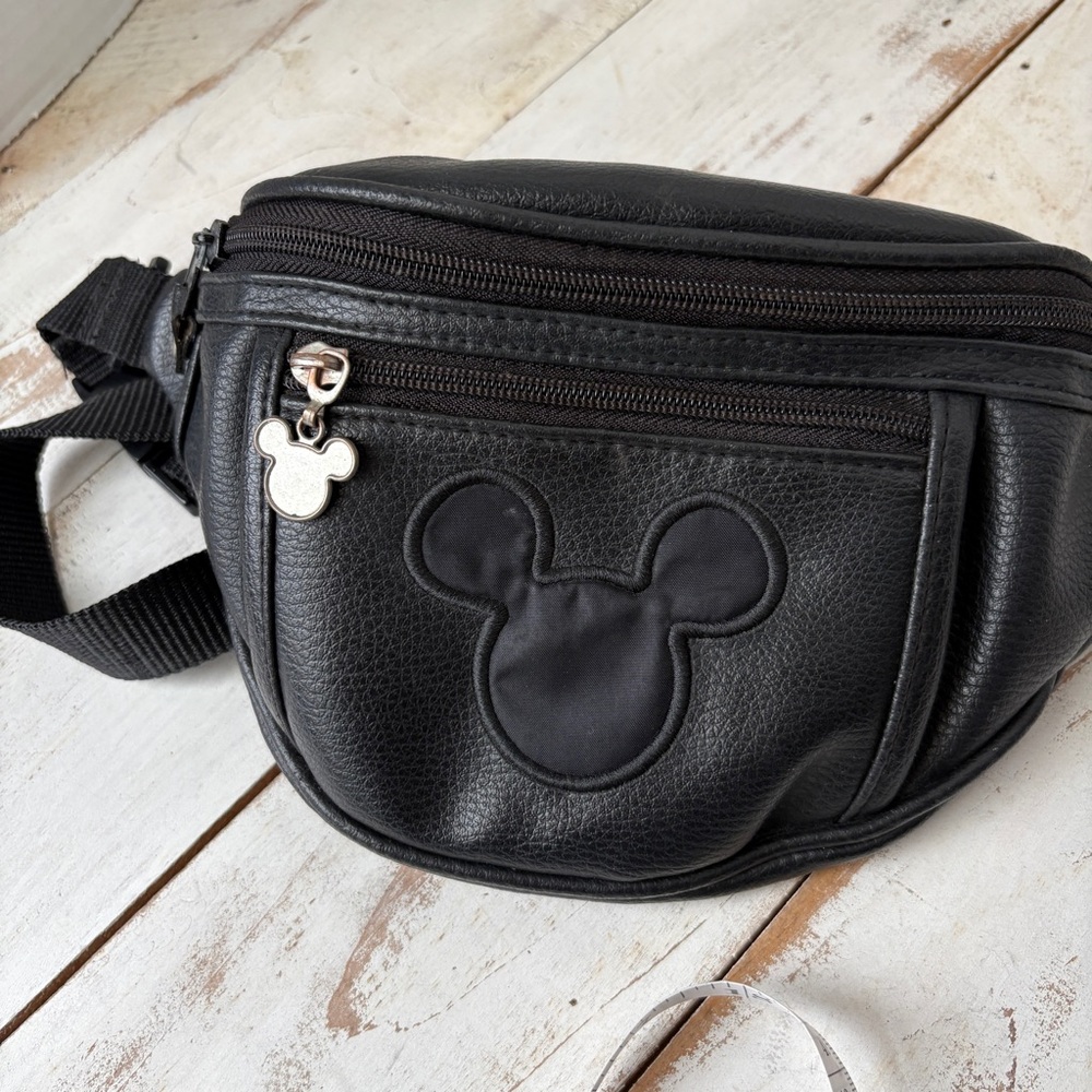 vintage WALT DISNEY WORLD Fanny pack Mickey Mouse crossbody bag faux leather EUC - Picture 7 of 16
